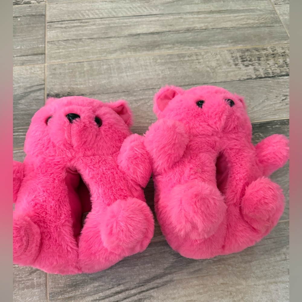 Aeropostale Teddy Bear Slippers. Hot pink sz. 10 in toddlers